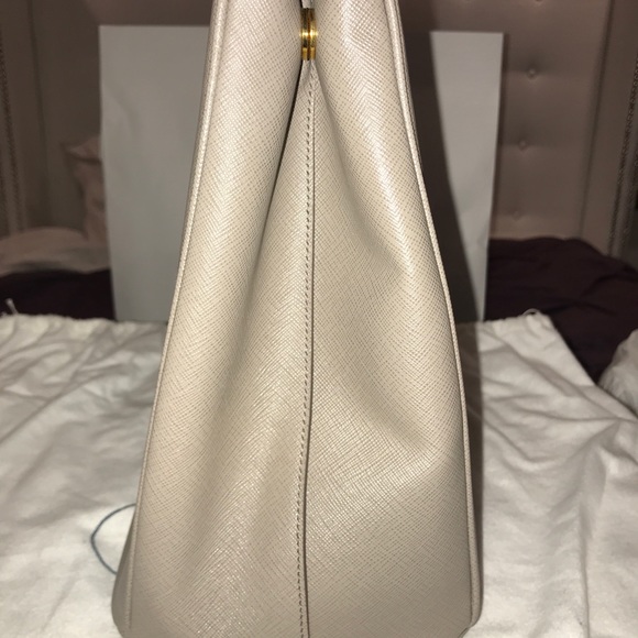 Prada Large Saffiano Leather bag - Picture 3 of 7